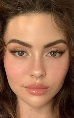 Soft Glam Makeup Hazel Eyes, Wedding Makeup For Hazel Eyes, Maquillaje Glowy, No Make Up Make Up Look, Soft Make-up, Membentuk Alis, Mekap Mata, Wedding Hairstyles And Makeup, Soft Makeup Looks