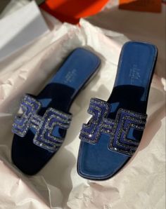 Fancy Sandals, Pretty Sandals, Dr Shoes, Fashion Shoes Heels, Classy Shoes, Fashion Slippers, Hermes Shoes