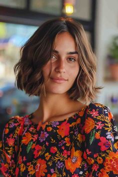 Chin-Length Haircuts in 2024 Are In! 45 Irresistible Ways to Get It Just Below Chin Length Hair, Brown Bob With Caramel Highlights, Chin Length, Chin Length Hair Long Face, Wavy Hair Lob Haircut, Kelsey Asbille Hair, Lily James Short Hair, Round Face Haircuts Fine Hair, Hair Chin Length