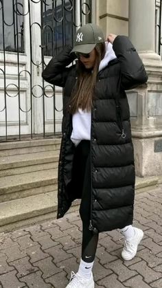 Winter Coats Women Puffer, Long Grey Puffer Jacket Outfit, Long Black Parka Outfit, Mid Length Puffer Jacket Outfit, Black Long Puffer Coat Outfit, Black Puffer Coat Outfit Winter, Navy Parka Outfit Woman, Puffer Parka Outfit, Puffer Trench Coat Outfit