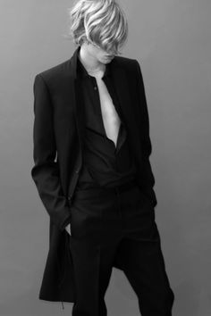 HEDI / PARIS DIOR HOMME FITTINGS Ysl Hedi Slimane, Ysl Winter, Hedi Slimane Photography, Black Suit And Tie, A Man In A Suit, Man In A Suit, Hedi Slimane, Black Suit, Soft Grunge