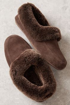 Shoe Diva, Brown Slippers, Sleepwear Fashion, Shearling Slippers, Cute Slippers, Funky Shoes, Wool Coats, Sheepskin Slippers, Fur Shoes