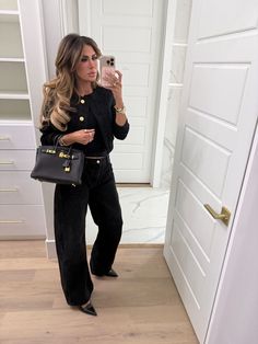 Check out this classy all-black look for some outfit inspiration! I paired casual barrel pants with a stylish cropped cardigan, elegant heels, and an aesthetic bag for an effortless vibe. Perfect for fall and winter, this ensemble is ideal for work, dinner, a date night, or going out. Follow me for more cute outfit ideas for women! Chic All Black Outfit | Barrel Pants Outfits | Dinner Outfit Ideas | Date Night Outfit | Emily Ann Gemma 
