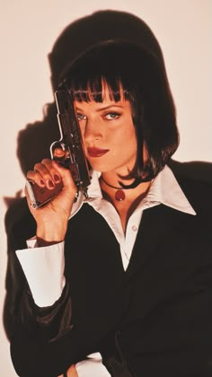 Uma Thurman as Mia Wallace in Pulp Fiction. Uma Thurman, Quentin Tarantino, Pulp Fiction, Halloween Costume Ideas, Halloween Outfits, Halloween Ideas, Costume Ideas, Halloween Costume, Halloween Costumes