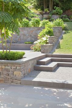 Wenn Sie einen Kleingarten habenwissen Sie schon aus Erfahrungdass seine Gestaltung eine echte Herausforderung darstelltDabei verfügen Sie nur über wenig Platzden Sie maximal klug nutzen... Diy Garden Landscaping, Stone Steps, Wallpaper Tumblr, Have Inspiration