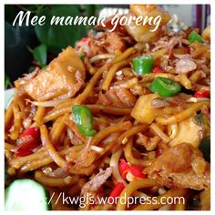 a plate full of noodles with meat and veggies on it, along with the words mee namak goreng