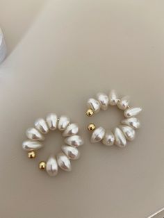 Funky Pearl Earrings, Chunky Pearl Jewelry, Chunky Pearl Earrings, Classy Jewelry Gold, Ear Cuff Diy, Pearl Jewlery, Pearl Ear Cuff, خواتم خطوبة, Chunky Pearls