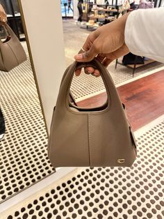 #purse #bag #coach Libra Szn, Summer Bag Essentials, Dubai Shopping, Handbag Heaven, Luxury Purses