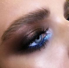 Smokey Eye Look For Blue Eyes, Smokey Eye Blue Eyes, Smokey Eye With Blue, Pop Of Blue Makeup, Smokey Blue Eye Makeup, Color Smokey Eye, Blue Eye Makeup Looks, Pop Of Color Makeup, Blue Smokey Eye Makeup