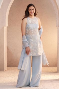 Anita Dongre Suits, Designer Kurta Sets For Women, Kurta Sets For Women Online, Fashion Course, Kurti Pattern, Kurta Sets For Women, Mehndi Outfit, Long Blouse Designs