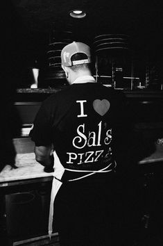 a man wearing a t - shirt that says i love salt's pizz