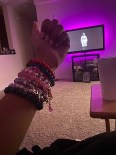 Bracelets On Black Women, Black Braclet Aesthetic, Bracelet Black Women, Pink Glow Bracelets, Bracelet Baddie, Baddie Pandora Bracelet