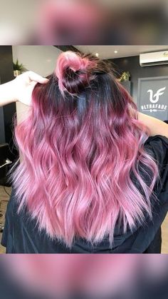 Pink And Black Hair, Hair Color Shades, Ombré Hair, Pretty Hair Color, Shot Hair Styles, Hair Color Pink