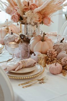 Pastel Thanksgiving, Décoration Table Halloween, Pink Pumpkin Baby Shower, Pink Thanksgiving, Table Halloween, Thanksgiving Table Decor, Halloween Tattoo, Fall Thanksgiving Decor