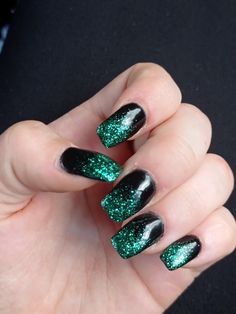 Black And Dark Green Ombre Nails, Wizard Of Oz Nails, Green Sparkly Nails, Black Sparkly Nails, Black Sparkle Nails, Black Ombre Nails, Easy Nail Ideas, Prom 23, St Patricks Day Nails