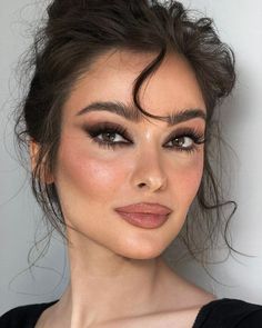 Formal Smokey Eye Makeup, Black Eyeshadow Brown Eyes, Honey Brown Eyes Makeup, Sultry Brown Eye Makeup, Hallow Eyes Makeup, Minimal Smokey Eye Makeup, 21st Makeup Ideas, Formal Eyeshadow Looks, Makeup For Big Eyes Round