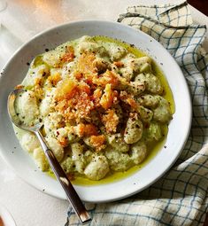 The broccoli cheddar beans with crispy cheddar panko from Carolina Gelen’s new cookbook, “Pass the Plate,” is as easy as it is delicious. Read on for the soup-inspired, cozy recipe. Panko Recipes, Eat Fresh, Broccoli Cheddar Soup, Cozy Meals, Cheddar Soup, Broccoli Cheddar, Broccoli Recipes, Slow Cooker Beef