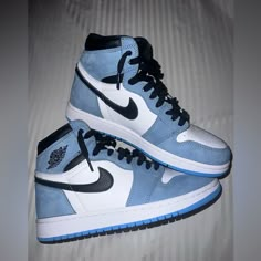 Never Worn, No Creases! Jordan 1 Shoes Blue, Blue And Grey Jordans, Women’s Jordans, Blue Jordans Aesthetic, Nike Jordan Aesthetic, Jordan 1 High University Blue, Nike Azul, Nike Shoes Jordan, Shoes Jordan 1