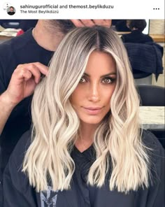 Blonde Hair Dark Shadow Root, Creamy Blonde With Root Smudge, Blonde Highlights With Shadow Root And Money Piece, Cream Blonde Hair Highlights, Bright Blonde Balayage With Root Smudge, Blonde Smudge Root Balayage, Bright Blonde Money Piece, Blonde Hair Root Smudge, California Balayage