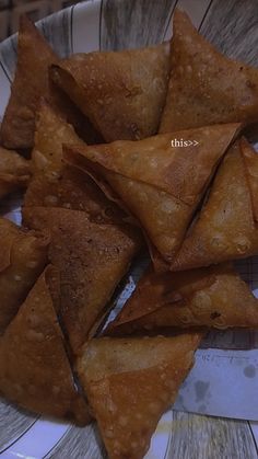 #samosa #foodlover Samosa Images, Samosa Aesthetic, Samosa Snap, Desi Food Snapchat, Samosa Photography, Aesthetic Food Pics, Fake Gifts, Snap Pics, Food Snap