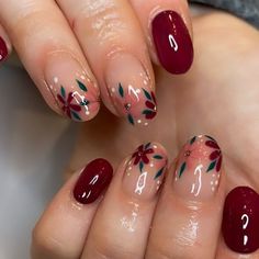 200s Nails Cute Short Acrylic Nails Burgandy, Winter Floral Nail Art, Burgundy Flower Nail Designs, Burgundy Nails Flowers, Burgundy Nails With Flowers, Maroon Floral Nails, Fall Nail Flower Designs, Burgundy Floral Nails, Dark Red Flower Nails