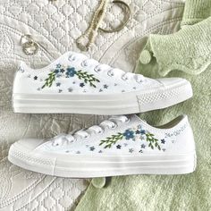 Fresh all white monochrome low top All Star Converse delicately hand embroidered with a ditsy blossom bouquet in any colours you choose and finished with a name, date, initials or words of your choice. Optional extras include embroidery to the heel of the shoe and/or a matching floral posy on the front tongue of the shoes. Each pair is hand made to order and stitched with high quality embroidery thread which is washable and fade resistant.  If you're looking for something a little more bespoke, I offer a limited number of fully custom hand embroidered trainers tailored to your wishes. Consider your wedding theme, your favourite flowers, your bouquet and more all tailored to your budget. We can work together to create something perfect for you. Check out my Etsy store for the 'custom order' Custom Low Top Converse, Low Top Converse Embroidered, Converse Embroidery Low Top, Embroidered Converse Low Top, Embroidered Trainers, Embroider Shoes, Converse Embroidery, Sunflower Vans, Blossom Bouquet