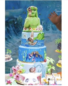 there is a cake that looks like the grinch on top