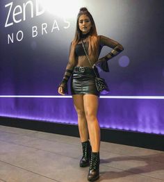 Leather Mini Skirt Outfit Summer, Black Leather Mini Skirt Outfit, Mini Skirt Outfit Summer, Leather Mini Skirt Outfit, Mini Skirts Outfits Summer, Skirt Outfit Summer, Mini Skirt Outfit, Hot Skirts, Looks Jeans