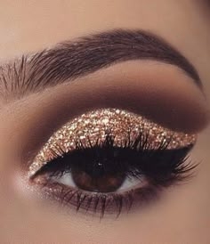 Golden Eye Makeup, Make Up Gold, Eye Makeup Pictures, Smink Inspiration, Eye Makeup Designs, Eye Makeup Brushes