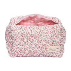 Our bestselling Peony Large Makeup Bag is a stylish and spacious carry-all designed to hold all your essentials with a classic look. The quilted exterior boasts a beautiful floral pattern, complemented by the classy pink gingham interior. Perfect for organizing your makeup and beauty essentials or serving as a travel o Makeup Contouring, Mini Makeup Bag, Large Makeup Bag, Mini Accessories, Mini Makeup, Vanity Bag, Mia 3, Birthday List, Birthday Wishlist