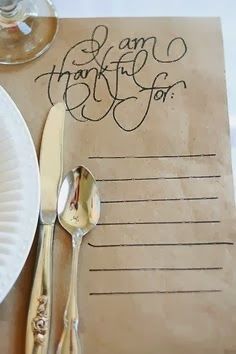 there is a paper plate and silverware next to a note with an i am grateful message on it