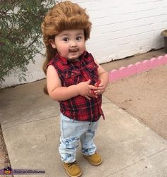 Check out this round up of 25 adorable DIY Halloween Costumes for kids. So many cute and creative ideas for Halloween. Joe Dirt Costume, Cute Toddler Costumes, Meme Costume, Kid Costumes, Joe Dirt, Baby Kostüm, Kids Halloween Costumes, 1st Halloween