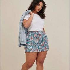 Fit Model Is 5'9" Wearing Size 1. Measures 5" Inseam (Size 2). Materials + Care Crinkle Gauze Woven Fabric: Lightweight, Textured, Breathable And Still Totally Opaque. Stretch Level: Minimum. 100% Rayon. Dry Clean Only. Imported. Details Floral Print. Size: Torrid Size 2 (2x) Condition: New Without Tags! Color: Animal Stock #B14 20 Casual Floral Print Shorts For Daywear, Casual Bottoms With Smocked Back For Daywear, Smocking, Woven Fabric, Fitness Models, High Rise, Size 2, Floral Print, Floral Prints