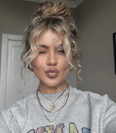 Jamie Genevieve, Pixie Haircut Fine Hair, Blonde Curly Hair, Peinados Fáciles Para Cabello Corto, Pixie Bob, Hair Inspiration Color, Bob Haircuts, Curly Hair Cuts, Hair Inspo Color