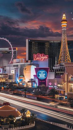 Discover Unforgettable Las Vegas Tourism Experiences Tailored Just for You! Vegas Hotel Aesthetic, Las Vegas Strip Aesthetic, Villages Aesthetic, Best Las Vegas Hotels, The Strip Las Vegas, Homecoming Poster, The Neon Museum, Grand Canyon West