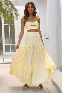 RUNAWAY Ayla Maxi Skirt Lemon-Hey Shelly Two Is Better Than One, Long Skirt Outfits, Maxi Rok, Strapless Crop Top, Trendy Fashion Outfits, Off Shoulder Top, Top And Skirt, Skirt Sets, Off Shoulder Tops