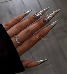 Chromies Press On Set will get you rightt💅🏼 This set is beautifully done in gel polish with metallic chrome<3 🖤All orders are hand made with LOVE and brand new 🖤Each order includes a DIY kit: Nail file, wooden cuticle pusher, nail buffer, alcohol wipes & nail glue✨ 🖤Re-useable, depending on care method 🖤Length in photo/videos above: XXL Stiletto **TAG us @beautybarbyjenn in your nailfies on instagram to be featured on our page** Chrome Freestyle Nails, Blinged Out Stiletto Nails, Nail Brand Design, Special Nail Design, Heavy Metal Nail Art, Blue Stilletos Nails, Metal Chrome Nails, Stiletto Chrome Nails, Cool Chrome Nails