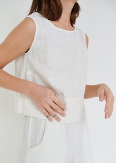 White Linen Tank Top For Summer, White Linen Tank Top For Spring, Spring White Linen Tank Top, Casual White Linen Tank Top, White Sleeveless Linen Top, White Ramie Top For Spring, White Sleeveless Linen Blouse, Sleeveless White Linen Blouse, White Linen Top