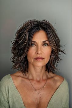 Discover 26 easy short hairstyles that add volume effortlessly, perfect for women over 50 with fine hair desiring a quick yet impactful style upgrade. Draft Mule, Long Hair Highlights, Haircuts For Women Over 50, Gorgeous Hairstyles, Beautiful Haircuts, Brunette Hair With Highlights, Hairstyles And Haircuts, Short Brown Hair, Medium Short Hair