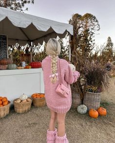 Casual Dinner Outfit Fall, Pink Fall Outfits, Brunch Outfits Fall, Dinner Outfit Fall, Pumpkin Patch Pictures, Patch Outfit, Floral Sleeves, Fall Brunch, Pumpkin Patch Outfit