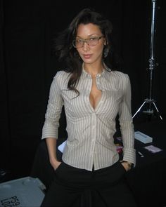 bella hadid Y2k Style Long Sleeve Summer Shirt, Y2k Long Sleeve Summer Shirt, Fitted Long Sleeve Y2k Blouse, Y2k Long Sleeve Fitted Blouse, Y2k Long Sleeve Blouse, Y2k Long Sleeve Shirt For Spring, Collar Shirts Women, Bella Hadid Outfits, Bella Hadid Style