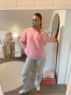 Cute Pink Pullover, Trendy Fitted Pink Sweatshirt, Pink Pullover Outfit, Pink Sherpa Pullover Outfit, Matilda Djerf Pink Sweater, Pink Knit Sweatshirt, Ootd Outfits, Outfit Pink