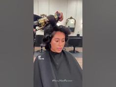 Voluminous Blowout Big Curls, Voluminous Blowout, Blowout Hair Tutorial, Loose Curls Hairstyles, Medium Bob, Big Curls, Blowout Hair, Voluminous Hair, Blow Out