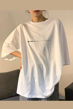 Loose Shirt Outfit, Big T Shirt Outfits, Aesthetic Oversized Shirt, T Shirt Outfit Ideas, Oversized White T Shirt, Oversized Shirt Outfit, Baggy Shirts, Oversize Tshirt Outfits, Oversized Long Sleeve Shirt