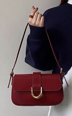 Leather Shoulder Bags, Stylish Purse, Timeless Accessories, Types Of Bag, Small Crossbody, Bag Fashion, Bag Straps, Women Style, Hobo Bag