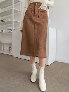 Brown Outfits Aesthetic, Straight Skirt Outfits, Knee Length Skirts Outfits, Long Skirt Looks, Straight Skirt Pattern, Brown Skirt Outfit, Dressy Fashion Outfits, Long Brown Skirt, Pinafore Skirt