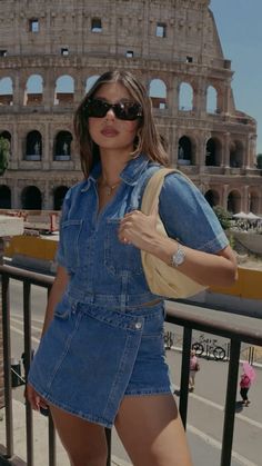 italian summer europe vacation, photo inspo for the colosseum Euro Trip Outfits, Paris Outfits Summer, Eurotrip Outfits, Rome Style, Summer Europe, Vacation Photo, Classy Fits, The Colosseum, Trip Outfits