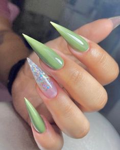 Stiletto Shaped Nails, Nails Yellow, Stiletto Nails Designs, Glow Nails, Long Square Acrylic Nails, Sparkle Nails, Manicure Y Pedicure, Dope Nails