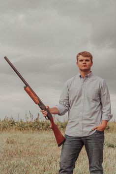 Senior Picture Hunting Ideas, Hunting Sr Pictures, Senior Hunting Pictures, Hunting Graduation Pictures, Bow Hunting Senior Pictures, Hunting Themed Senior Pictures, Deer Hunting Senior Pictures, Trapshooting Senior Pictures