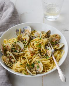 Easy, Elegant Linguini with Clams - Once Upon a Chef White Clam Sauce Recipe, Clam Sauce Recipe, White Clam Sauce, Summer Seafood Recipes, Once Upon A Chef, Clam Sauce, Pasta Italiana, Italian Pasta Dishes, Clam Recipes